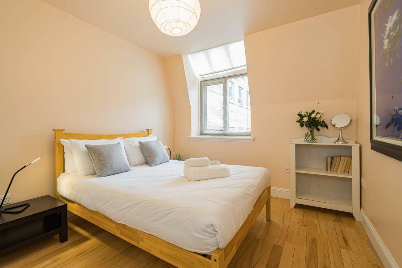 2 Bedroom Central With Stunning Castle View Apartment